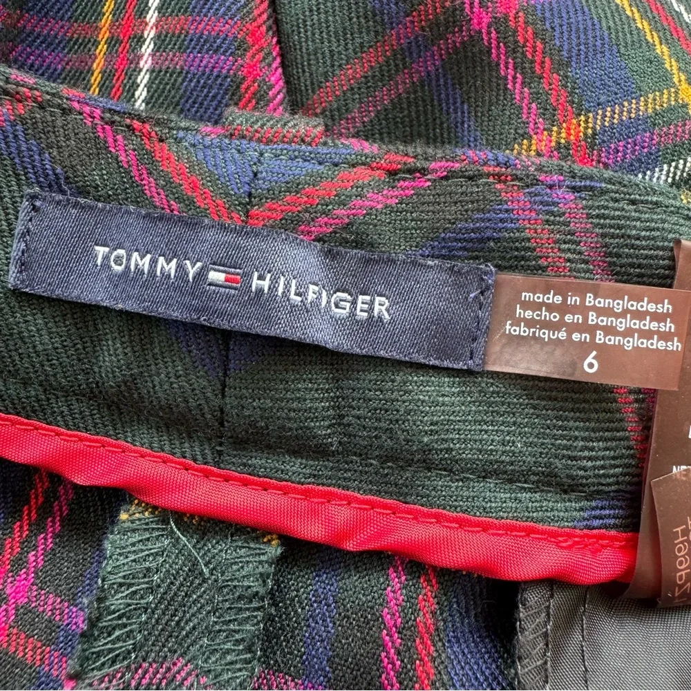 Tommy Hilfiger green red holiday plaid mid rise slim fit stretch pants size 6